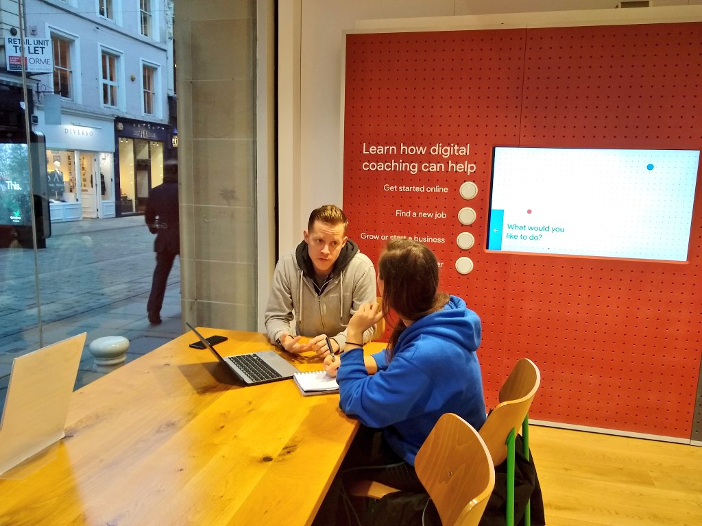 emmavgray's tweet photo. Some great questions today at #DigitalGarage 🙌 We've helped with:

- New devices
- Websites
- @GoogleAds
- Social media
- Presentations
- Spreadsheets

Here's @AzarNorman &amp; @_iscottjones hard at work! Pop in Mon-Sat 10am-6pm, King St #Manchester 🆓

https://t.co/BRUUw6Jtcz https://t.co/41dZ9Ibfpq
