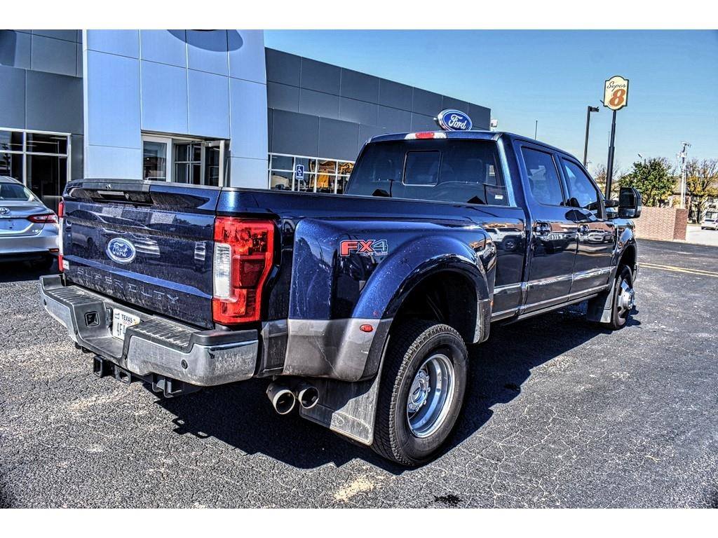 FentonFord's tweet photo. Prepare to be impressed with our 2018 #Ford #F350 #Lariat SuperCab 4X4 that's eye-catching in Blue Jeans! Powered by a TurboCharged 6.7 Liter PowerStroke Diesel V8 that offers an impressive 925lb-ft of torque.
Learn more: https://t.co/edXQcJHhNB https://t.co/TGlnlDnxSU