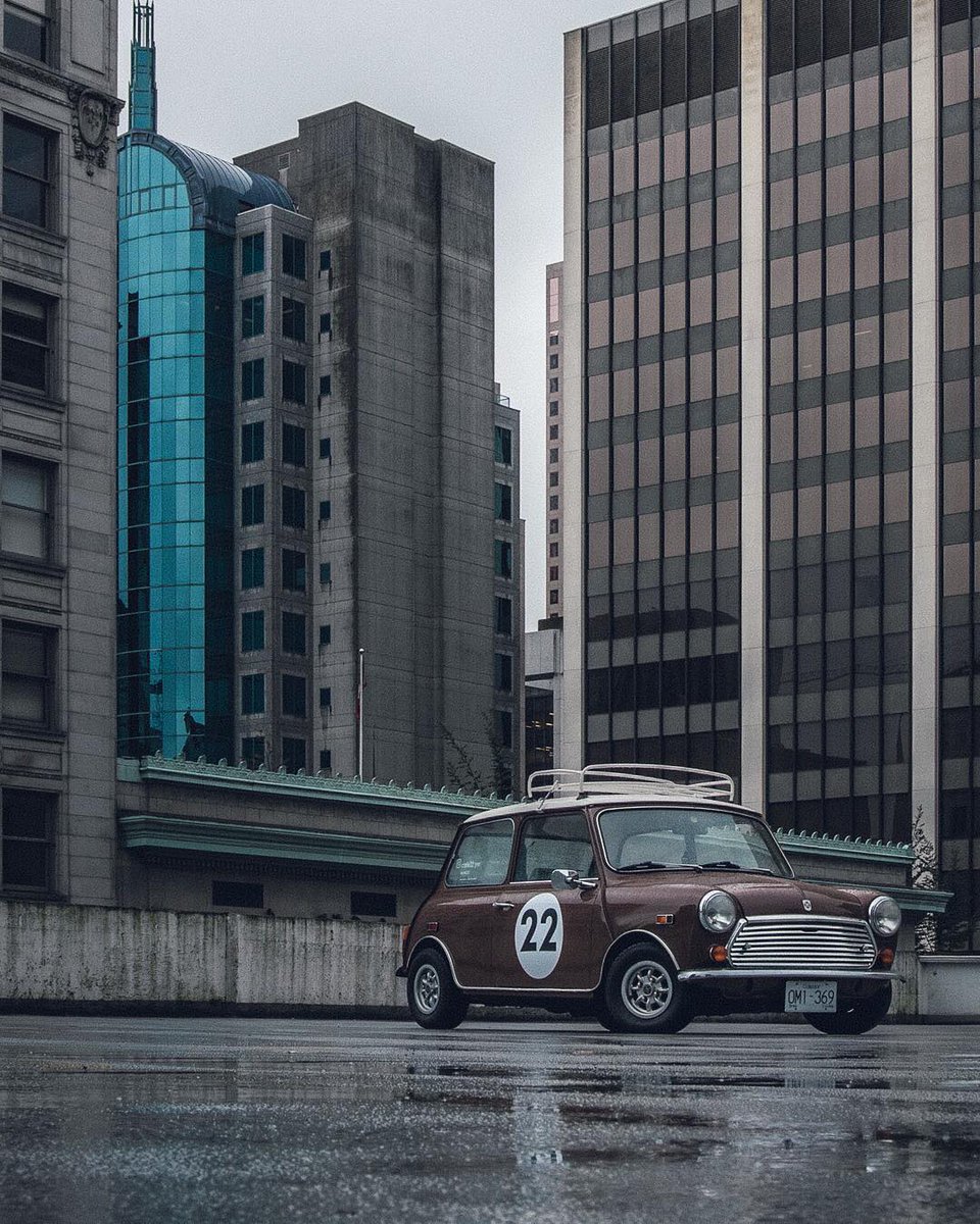 The #ClassicMini takes on the big city. Shot by nikomyyra.