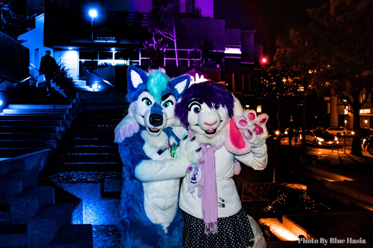 Good morning and happy #TwinkyartsTuesday 

Here’s an edit of a photo from NYE2018! I love the background colors so much! 

✂️: @TwinkyArts 
🐰: @Sindiewen 
📸:@Bluehasia 
🗺: San Francisco, CA