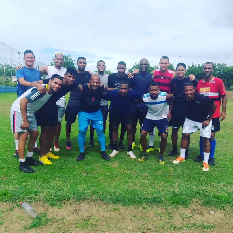 Rusinho17's tweet photo. Puro guayanese en alta ⚽️🙏🏻❤️ bendiciones en este 2019 para todo 🙏🏻⚽️ https://t.co/w3JHUDOnp1