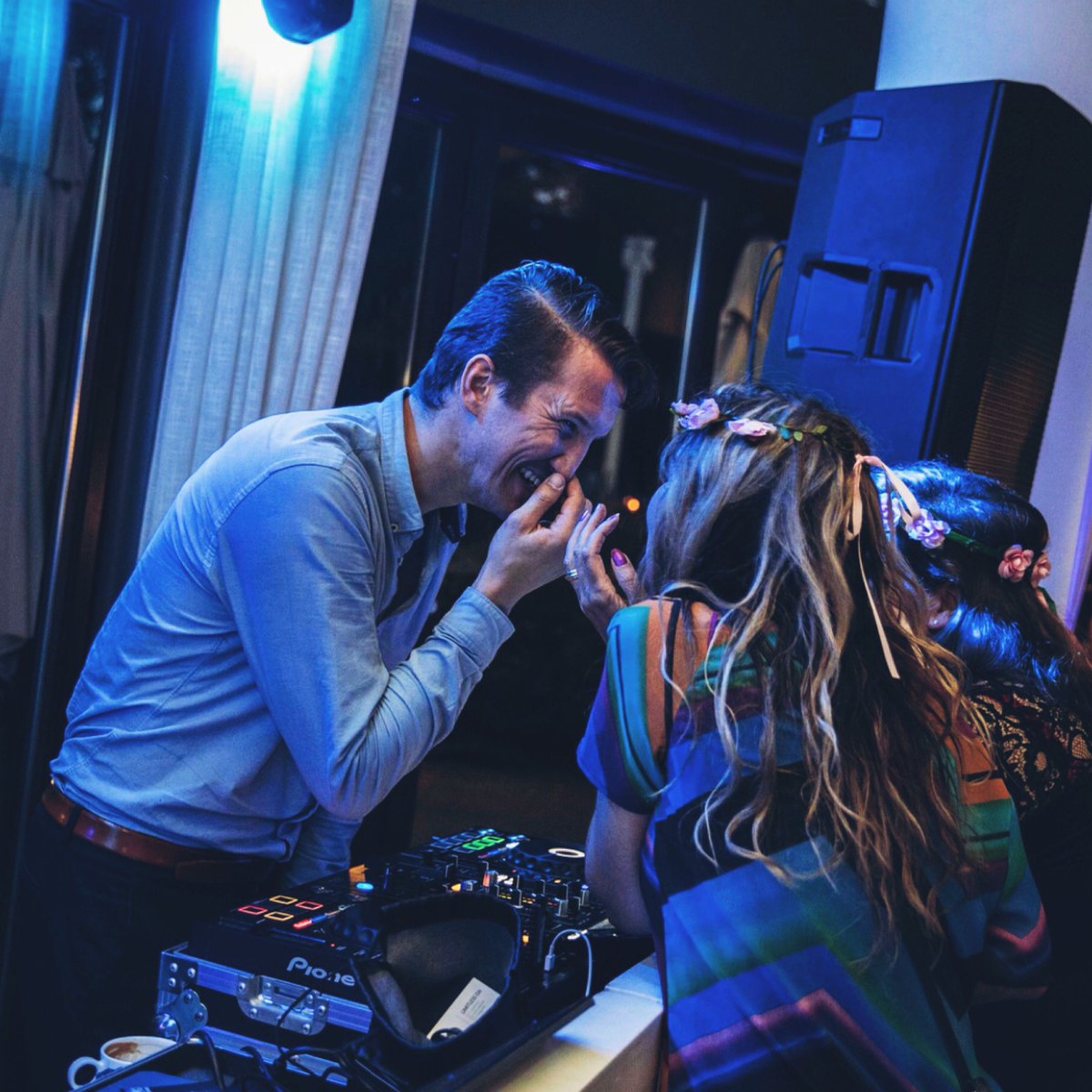 EvensesDe's tweet image. DJ gesucht? 🎚🎛 Aber wie finde ich den richtigen bei all der Auswahl? 🤔

Unser DJ Maximuss beim einem Booking. 

Schaut auf unserer Seite vorbei:

evenses.de/dj-maximuss-bu…

#dj #entertainment #bookingagency