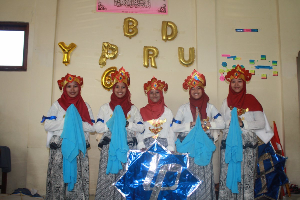 riaajazuli21's tweet photo. ketika flashback berjalan ditengah malam :v

#YPRU
#guyangan
#bahasa2
#LectureProminent https://t.co/1l9UZnnDLU