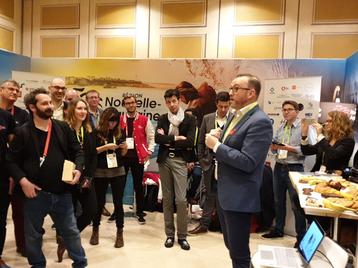 LaurentBabinBx's tweet photo. @jeromeleleu président @frenchtechbx briefe l'équipe 🙂 #CES2019 380 #startups françaises 🇫🇷 🐓 @FrenchTechBx #sostartup #TeamNAqui   @Christo33Dumont @philippemetayer https://t.co/NBObKD8P1j