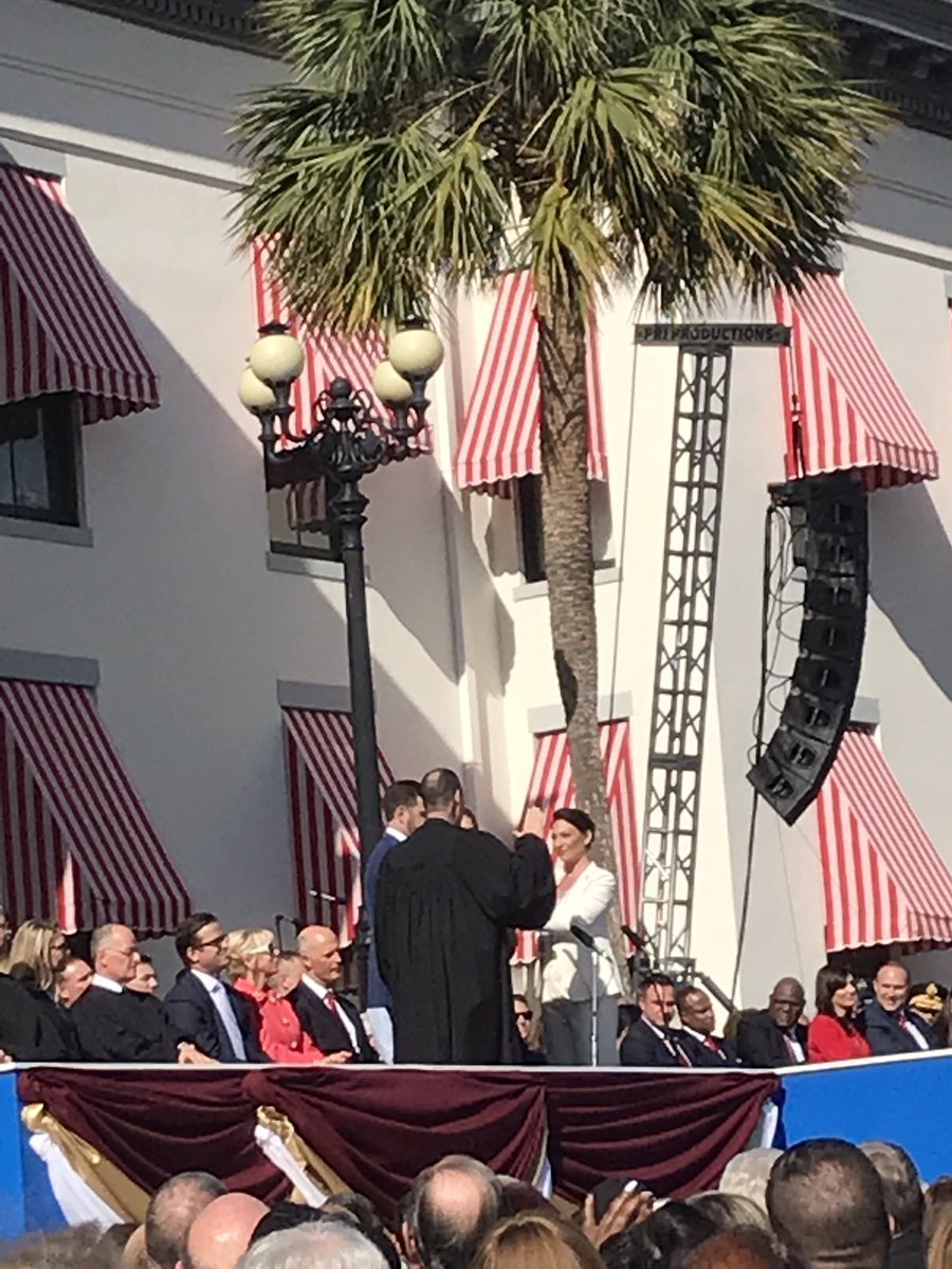 josegonz_lez's tweet photo. Congrats to these amazing @UF #Gators @AshleyMoodyFL @nikkifried on occasion of their swearing in to the Florida Cabinet. Who says UF student government doesn’t pay off. #whereitallstarted #floridabluekey 🐊🐊🐊 Go Gators! https://t.co/EpudbWlOpj