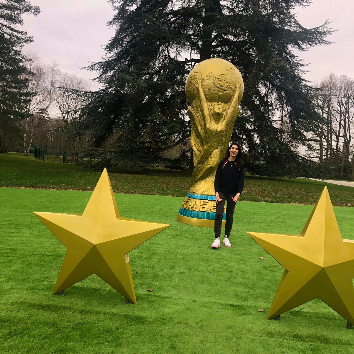 Mesli_Dounia's tweet photo. Ah oui ah oui les Deux Etoiles ! ⭐⭐
#PlusQueRêver #UnObjectif #CDM2019 #France https://t.co/6VYr4kQUhO