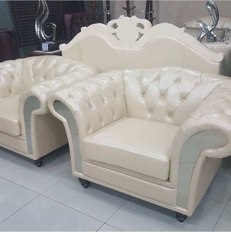 Please allow us introduce you to #affordable royalty. Yes, royalty can be affordable, and Ticon offers that.
You've got to sit on this, you wouldn't want to get up 😀😀😎😎😊😊
#teamTicon #TinadFurniture #furnituredesign #furniture #royalty #comfort #beauty