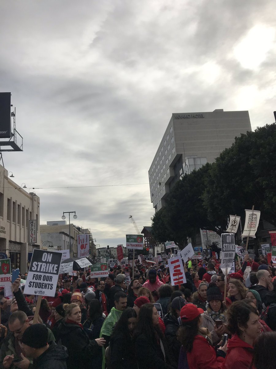 carrlo_oss's tweet image. Be the change you want to see #UTLASrong #UTLAStrikeDay2 #StudentVoice