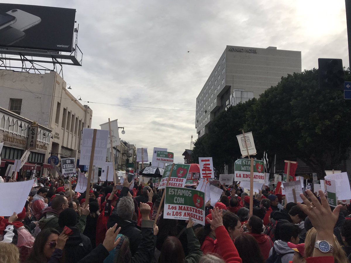 carrlo_oss's tweet image. Be the change you want to see #UTLASrong #UTLAStrikeDay2 #StudentVoice