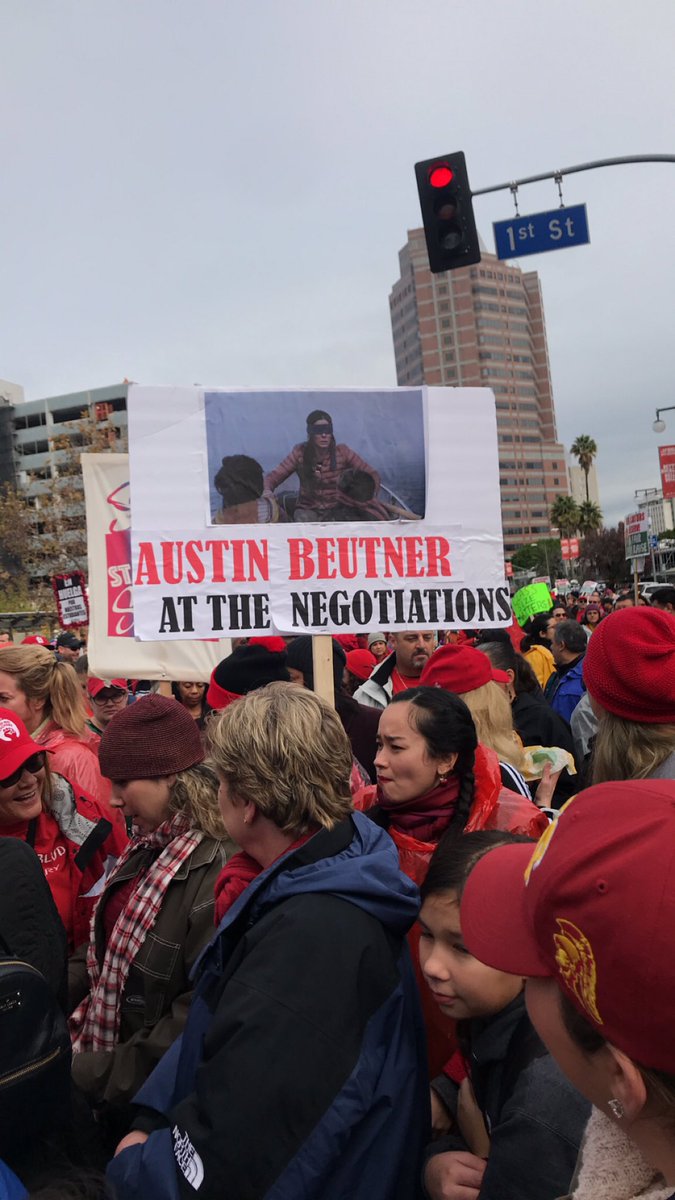 carrlo_oss's tweet image. Be the change you want to see #UTLASrong #UTLAStrikeDay2 #StudentVoice