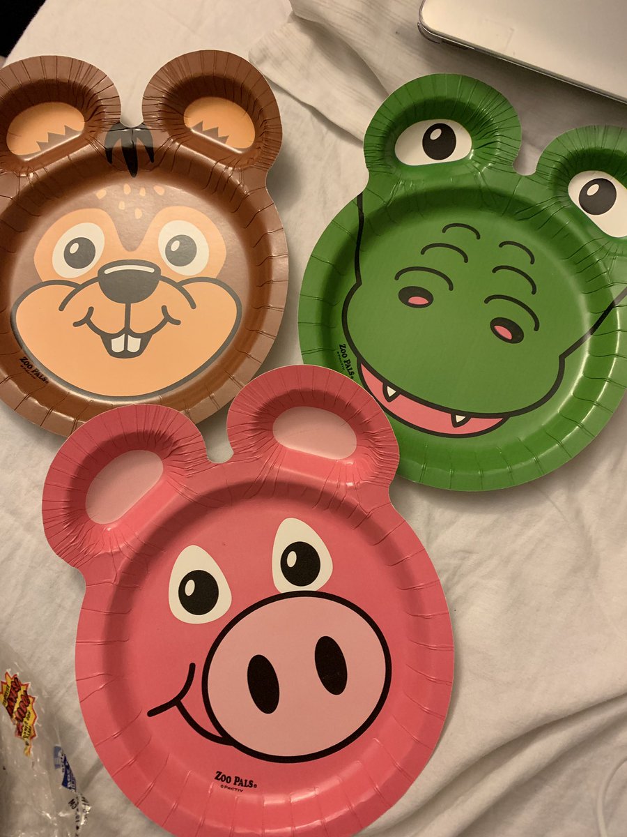 dezzzdavis's tweet image. y’all didn’t eat with these as a kid and it shows