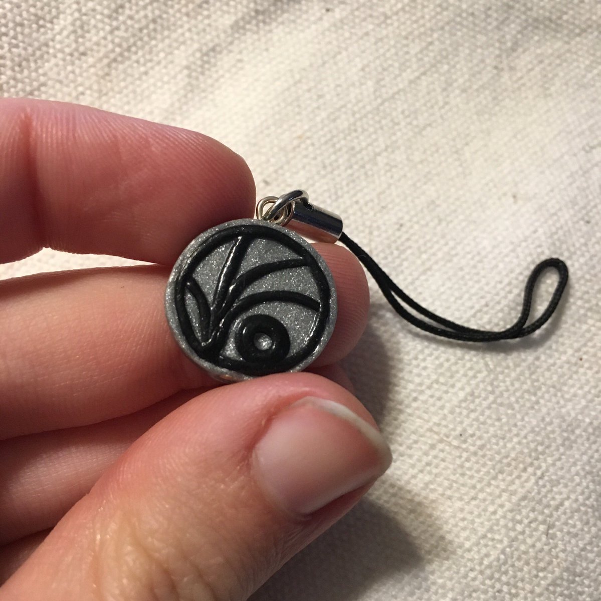 ittybittyarts's tweet photo. A Series of Unfortunate Events VFD keychain/zipper charm
Buy here:
https://t.co/N9QjBZZzNI
#etsy #VFD #ASOUE #aseriesofunfortunateevents https://t.co/Njp9ZihRWT