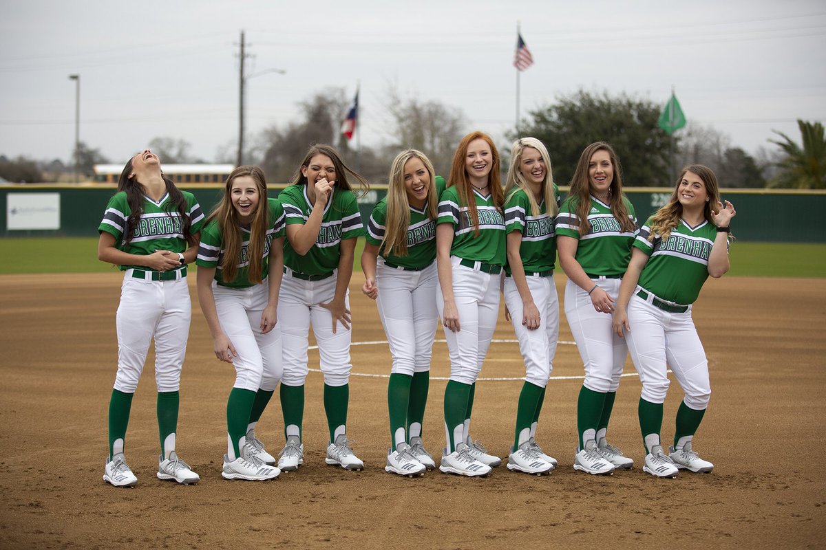Media2WG's tweet photo. Had some laughs and got some great shots with the beautiful girls of @BrenhamSB today at their #SpringShoot. The season starts NOW! #GoCubettes #EveryDayIsGAMEDAY https://t.co/eeHTgwZtg7
