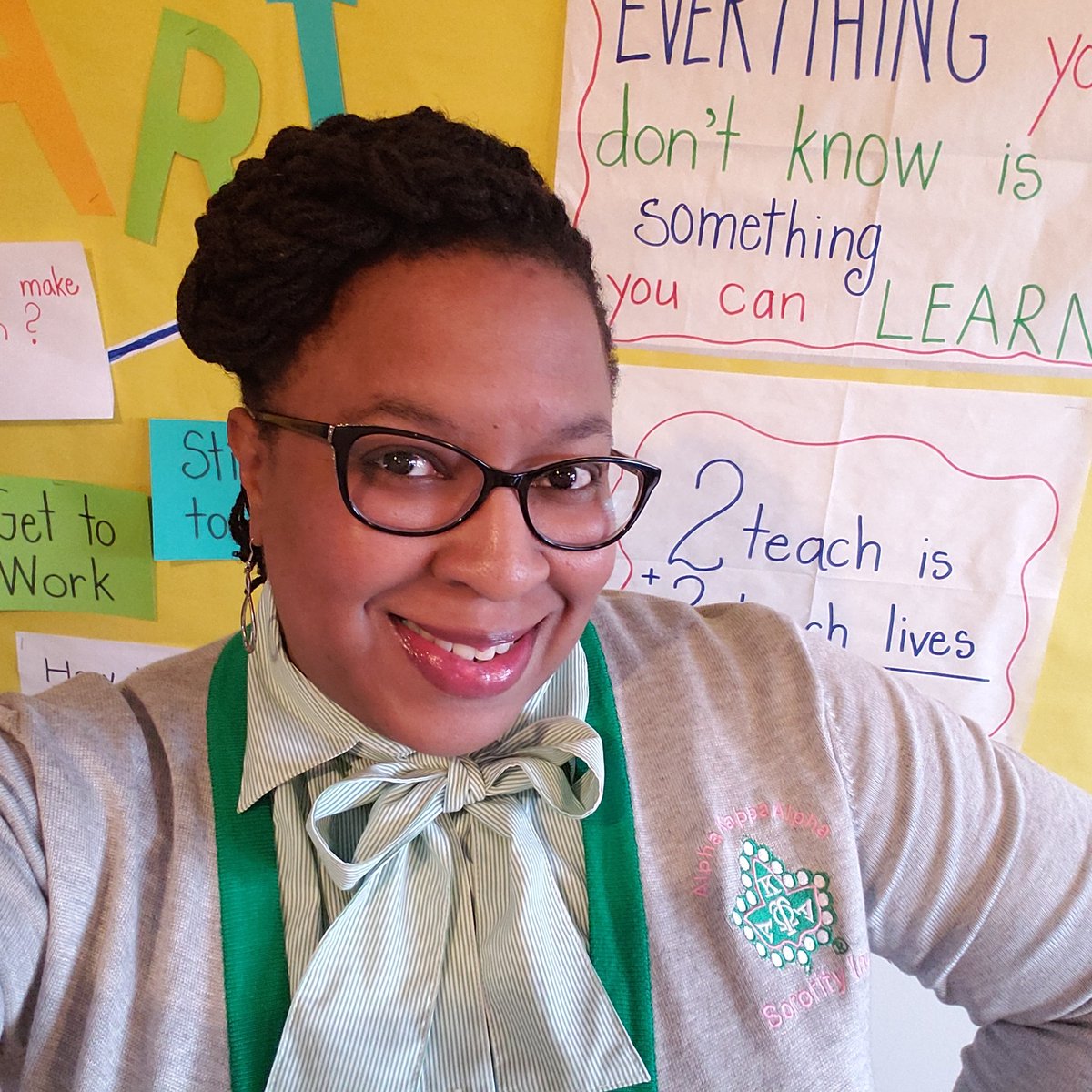 divein2STEM's tweet image. Happy Founders' Day to my fellow AKA Educators! #akaeducators #naturalhairAKAs