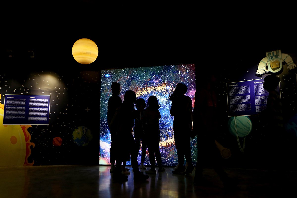 China Xinhua News On Twitter Visitors Enjoy Fancy Space