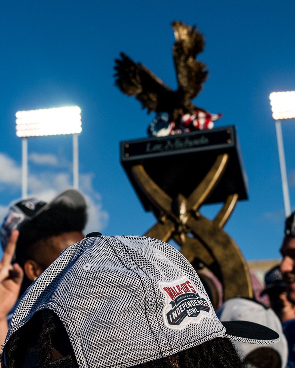 DukeFOOTBALL's tweet photo. Our favorite 🧢 on #NationalHatDay https://t.co/mI9xEhSVyM
