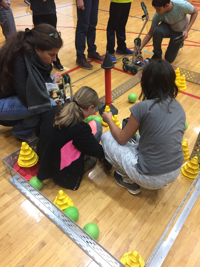 bethflores67's tweet image. Getting ready for our first robotics competition - go GMS! #inspire67