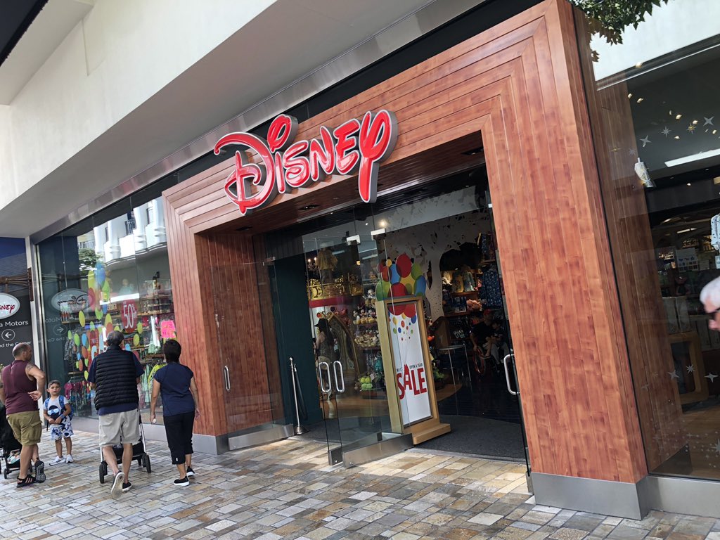 ヒロ アラモアナセンターのディズニーストアに来ました 可愛いグッズがいっぱい Mnaul ワイキキ