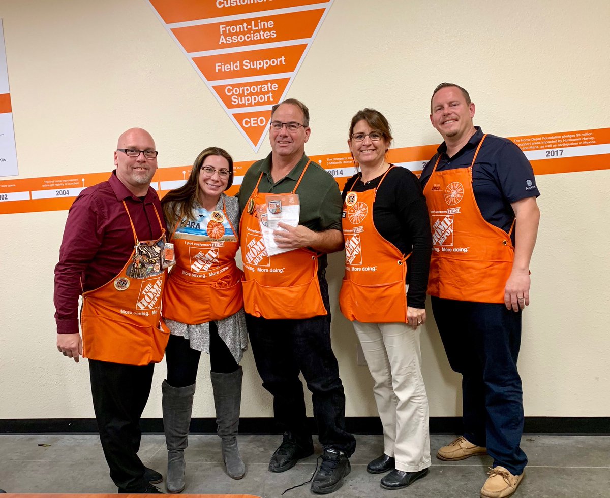 Vista Store #1074 #Entrepreneurship recognizes Dave ⁦<a href="/NotoKara/">Kara Noto</a>⁩ ⁦<a href="/WagleMaryanne/">Maryanne Boublil</a>⁩ ⁦@Eric1074A⁩ ⁦<a href="/janineberryTHD/">janine berry</a>⁩ ⁦<a href="/Pro1074/">1074 Pro Desk</a>⁩