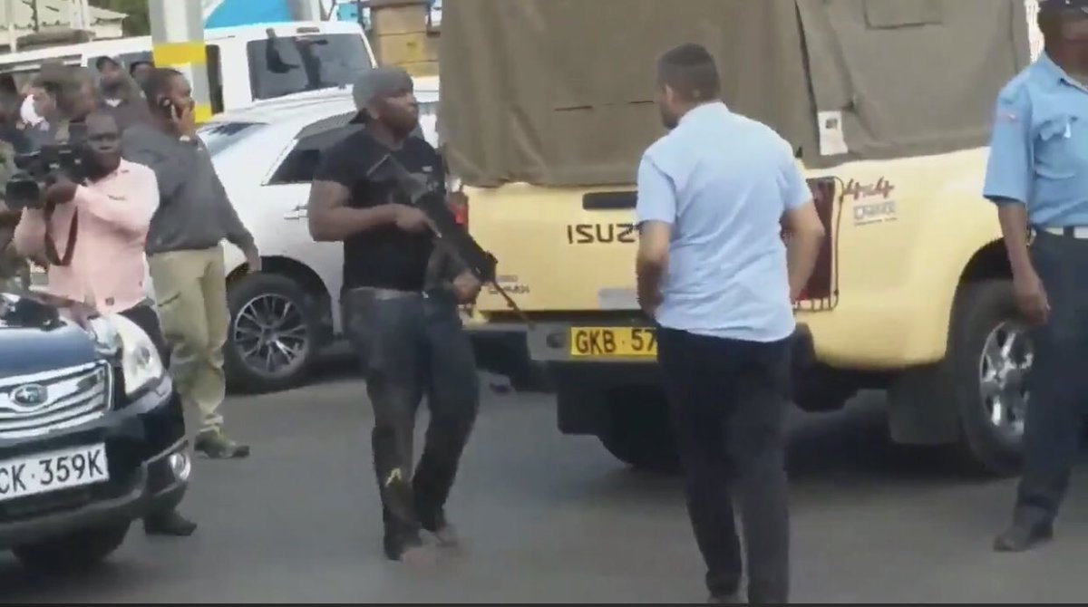 AlkebulaEmperor's tweet photo. #RiversideAttack
#Nairobi
This is fishy https://t.co/2bJA0RO8qW