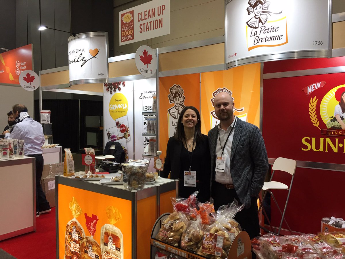 QuebecLA's tweet photo. Winter Fancy Food Show is the best way to spend the week in rainy San Francisco and visit a lot of #Québec companies!!! Come by there booth and discover some delish food ➡️ https://t.co/aF7BRfzuT5 @Specialty_Food #GourmetQuébec #QuebecFood https://t.co/qXNUXO4zfS