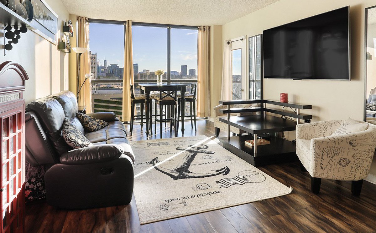 WRTheCollective's tweet image. There's no better place for an #Atlanta sunset than 17 floors up in your own private condo. This #MIdtownATL location puts you in walking distance to the city's best bars, restaurants, &amp;amp; the art district. See more of Ioanna Dragoumaniotis's listing here: bit.ly/2Fr67L7.