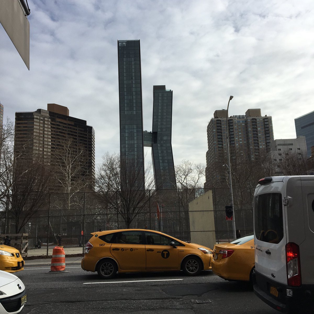 aerialvideosusa's tweet photo. I love creative #architecture A “bent” building in #NYC . You never know what you will see while walking around the city. #Construction #BuildAmerica #BuildNewYork #buildny #Buildinginspection #Buildingsafety #Newbuilding #Landdevelopment #Propertymgt https://t.co/3uT9h86Eae