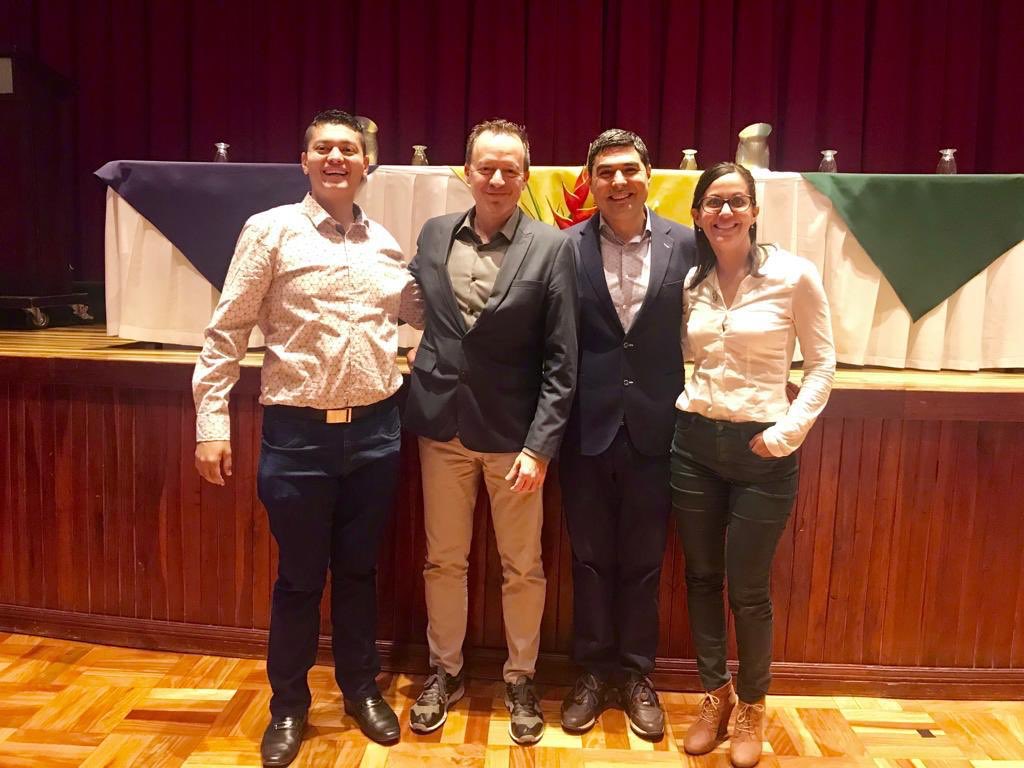 colegiosantate2's tweet photo. Congreso Innova para la educación. Dos días de mucho aprendizaje para seguir creciendo por y para nuestros estudiantes. El profesor @JamMatamoros de secundaria expuso y compartió buenas prácticas en metodologías activas.
Gracias @oscarabellon , @picoj y #RedInnova https://t.co/HTPll7S3NN