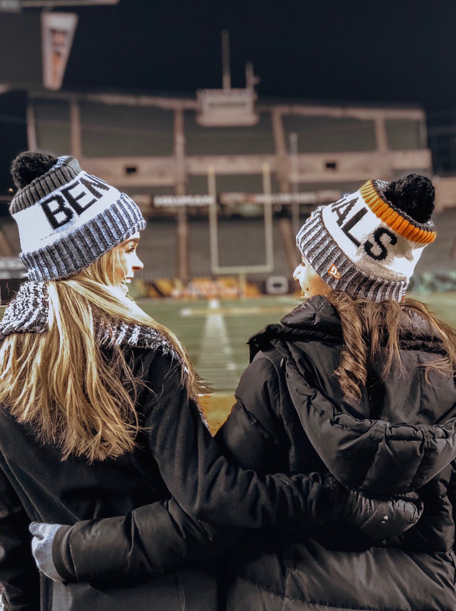 Behind every successful woman is a tribe of other successful women who have her back 💗