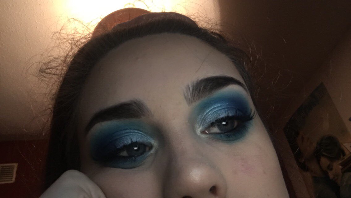 day two of me being the love child of james charles and emma chamberlain 🤩 #jamescharlespalette #UNLEASHYOURINNERARTIST