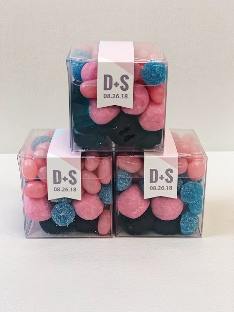SugarCubeYYC's tweet photo. Did you get engaged over the holidays?
We offer a variety of custom favours! Whether it be these adorable baby candy grams, cotton candy, or candy buffets! Email us at candy@sugarcubeyyc.com for more information!
#YYC #Calgary #YYCSweets #CandyLove #yycwedding #yycengaged https://t.co/lN31gfl8Bp
