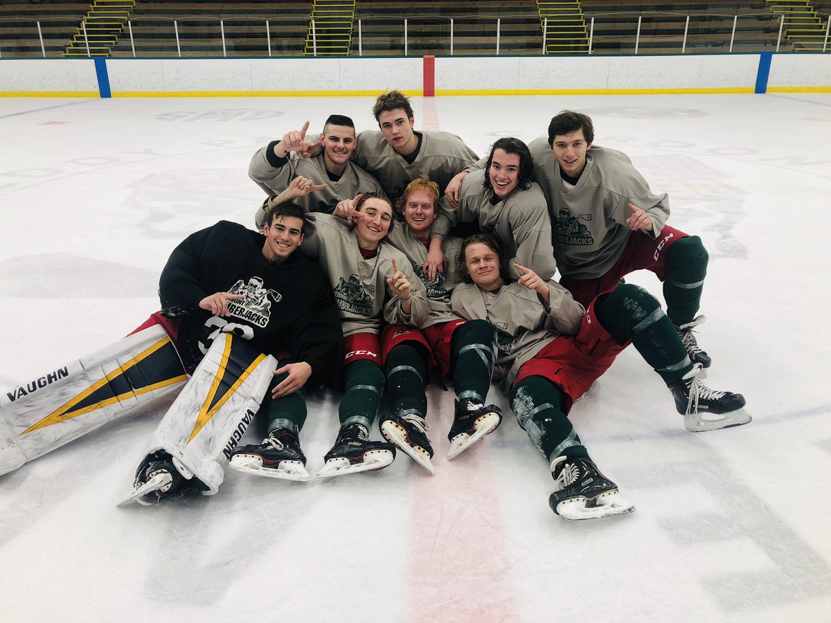 vtlumberjacks's tweet photo. Lumberjacks 3 on 3 Tournament Champions. Earning themselves a pizza party with the staff. #itsnotdelivery #itsdigiorno https://t.co/KbTDyykjag