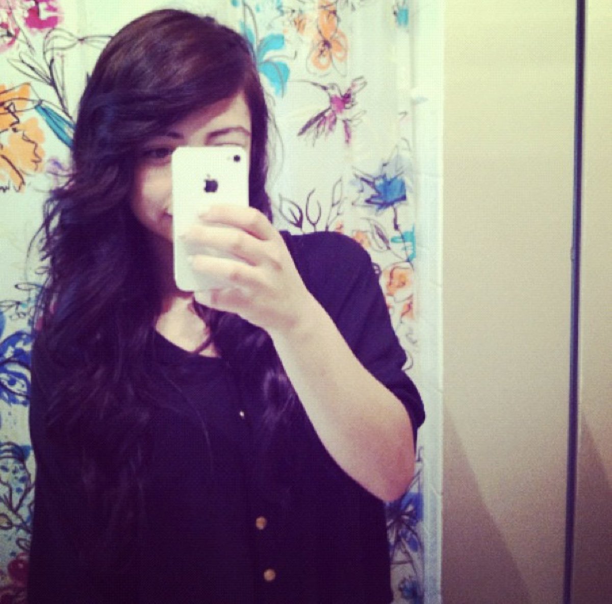 raenessaa's tweet photo. trying to figure out why my friends let me have side bangs? https://t.co/b79rMJvAKt