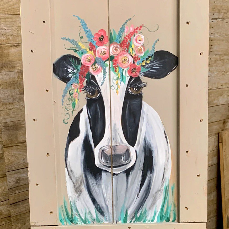 Just finished this painting! #flowercow #specialmomentstheshoponmain #paintingisfun  #mainstreetarkansas