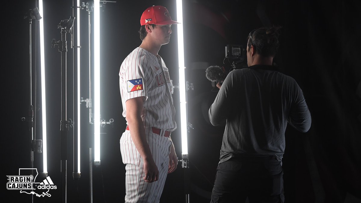 RaginCajunsBSB's tweet photo. 🎥💥 It’s lit. 

#GeauxCajuns ⚜️ https://t.co/LbP6ugmnaZ