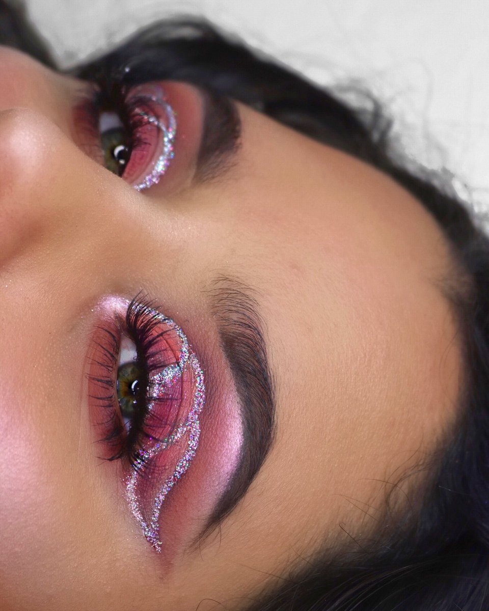 💕
Lashes: @KissProducts “011”
Eyeshadow: @UrbanDecay Naked Cherry palette
Recreated Sandy Hirales’s look