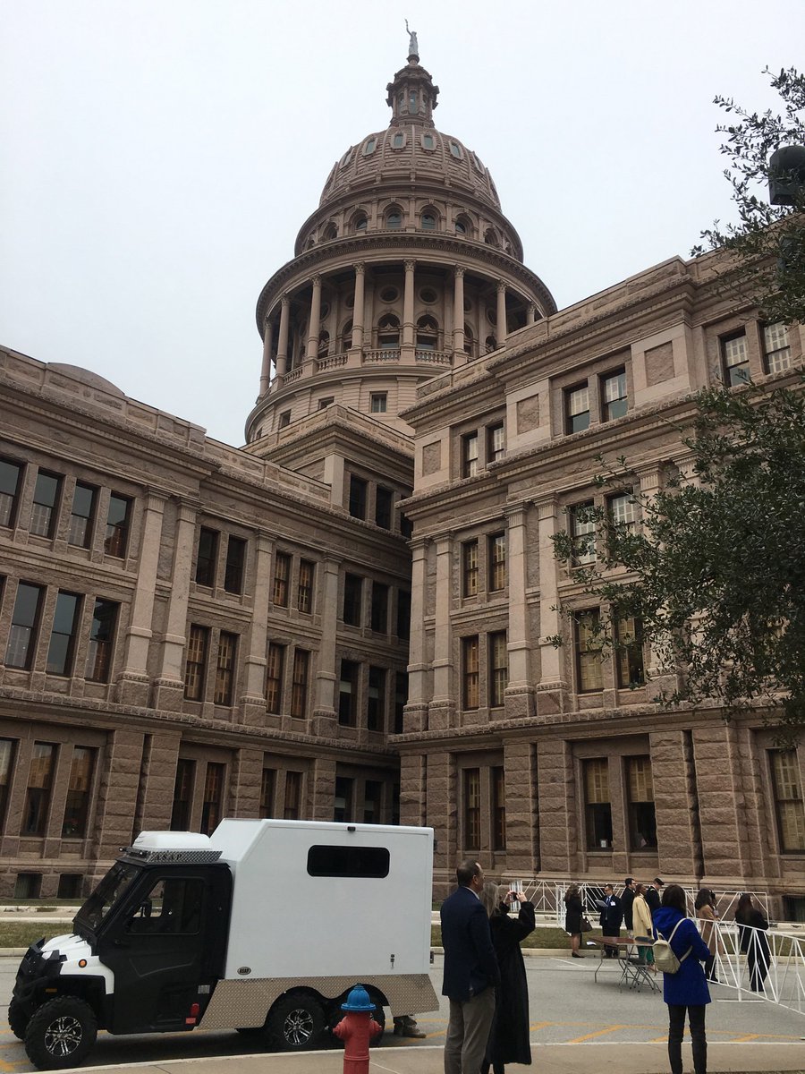 CorpMillennium's tweet photo. Great day in Austin, TX #InaugurationDay #GovGregAbbott #TXInauguration #Texas https://t.co/LXBFnE8vk1