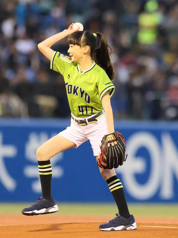 芦田愛菜ちゃんの投球フォームがスゴいｗｗｗ唯一の欠点かもｗｗｗ