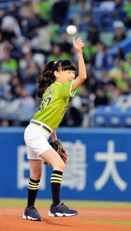 芦田愛菜ちゃんの投球フォームがスゴいｗｗｗ唯一の欠点かもｗｗｗ