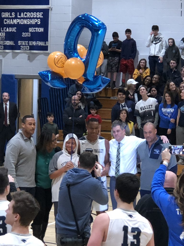 CoachElsasser's tweet photo. Congratulations to @dshillingford3 for reaching another milestone! 1,000 points and counting for basketball to add to his 1,000+ yards receiving and 200+ tackles in football. He is very deserving. @ski626 @PVAthletics1 https://t.co/FQ2mgFjY4z