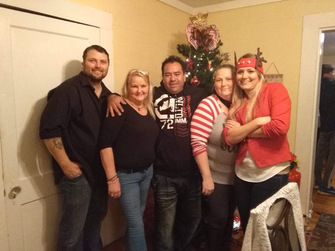 Me my hubby an my three children , https://t.co/sVYdgyEW7g