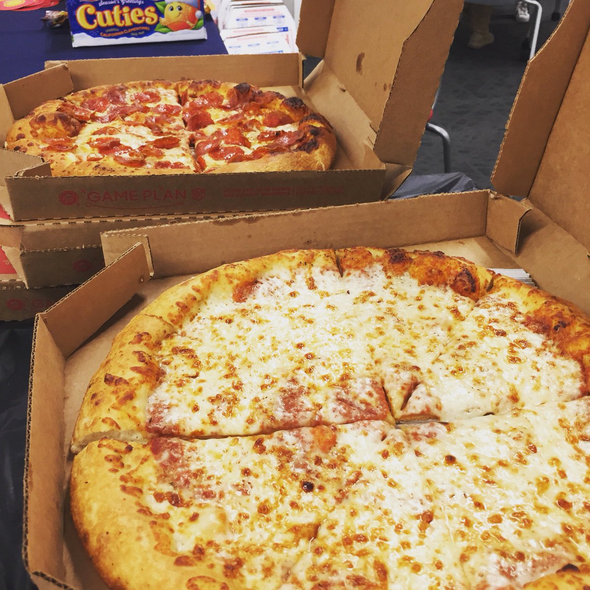 Last call! Plenty of pepperoni and cheese left in Fondren by Starbucks!
#smu #smuintersessions #dallas #janterm #finals #lastcall