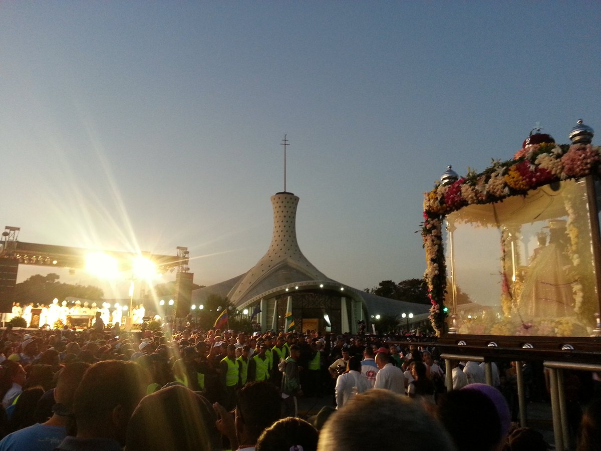 MISA en la CATEDRAL DE BARQUISIMETO.
PROCESIÓN DE LA DIVINA PASTORA. 
14 de enero 2019
06;40 pm