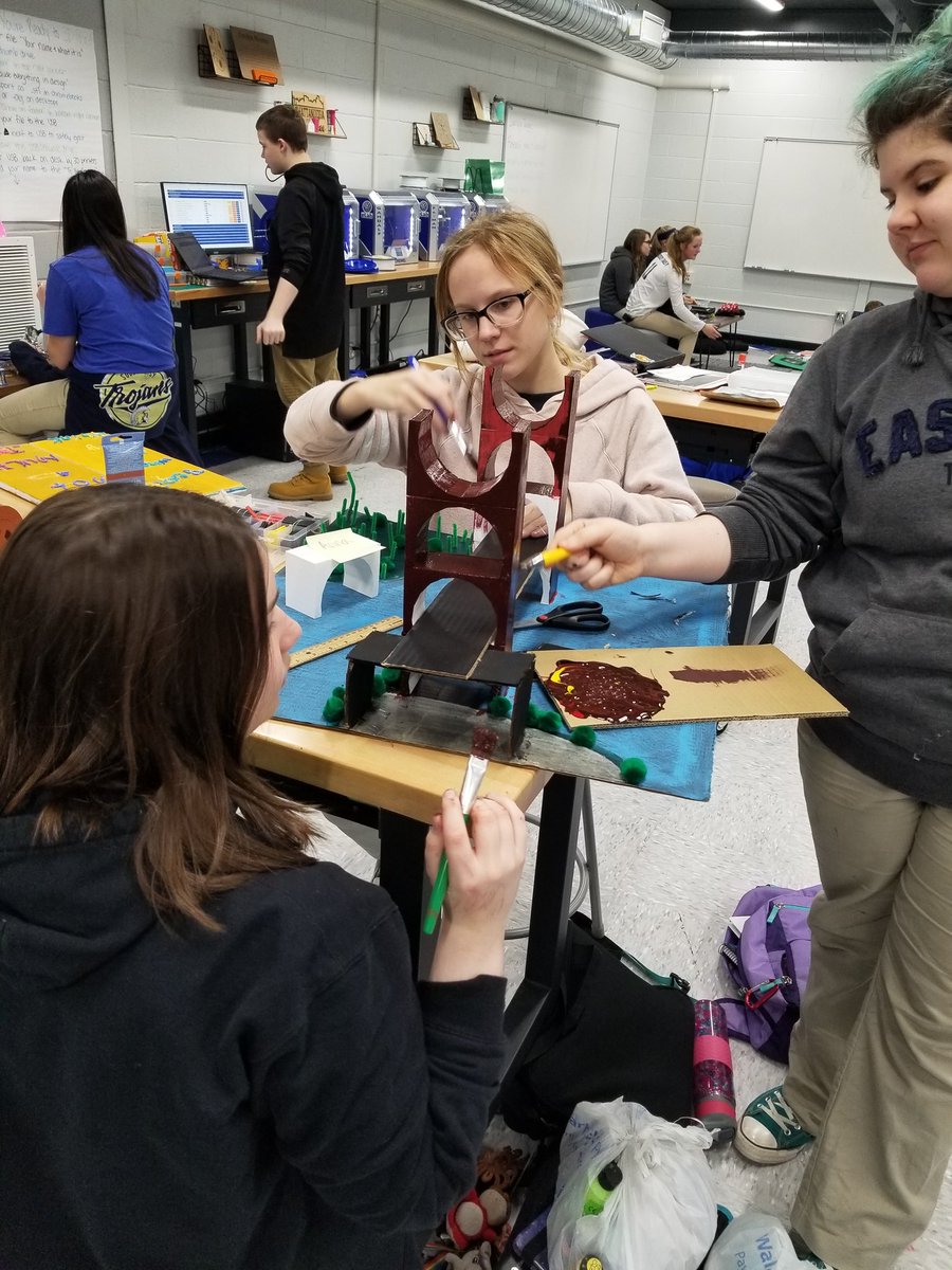 SDMS_VWeLab's tweet image. Some of our finished products / progress! So much soldering, coding, and motors..oh my! 
Early inventions with 8th grade students.
@arduino 
@VWeLabs 
@PEFinnovation