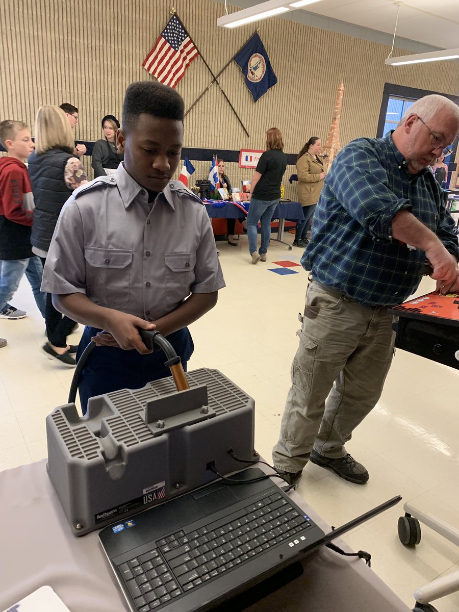 HcpsLearning's tweet photo. What a great expo @MVWarriorStrong thank you to the admins and staff for welcoming us to this event. Thank you to the students and potential students for stopping by to help. #CA #hcpspride https://t.co/CN2G3Cx36u