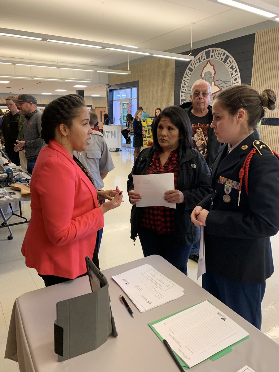 HcpsLearning's tweet photo. What a great expo @MVWarriorStrong thank you to the admins and staff for welcoming us to this event. Thank you to the students and potential students for stopping by to help. #CA #hcpspride https://t.co/CN2G3Cx36u