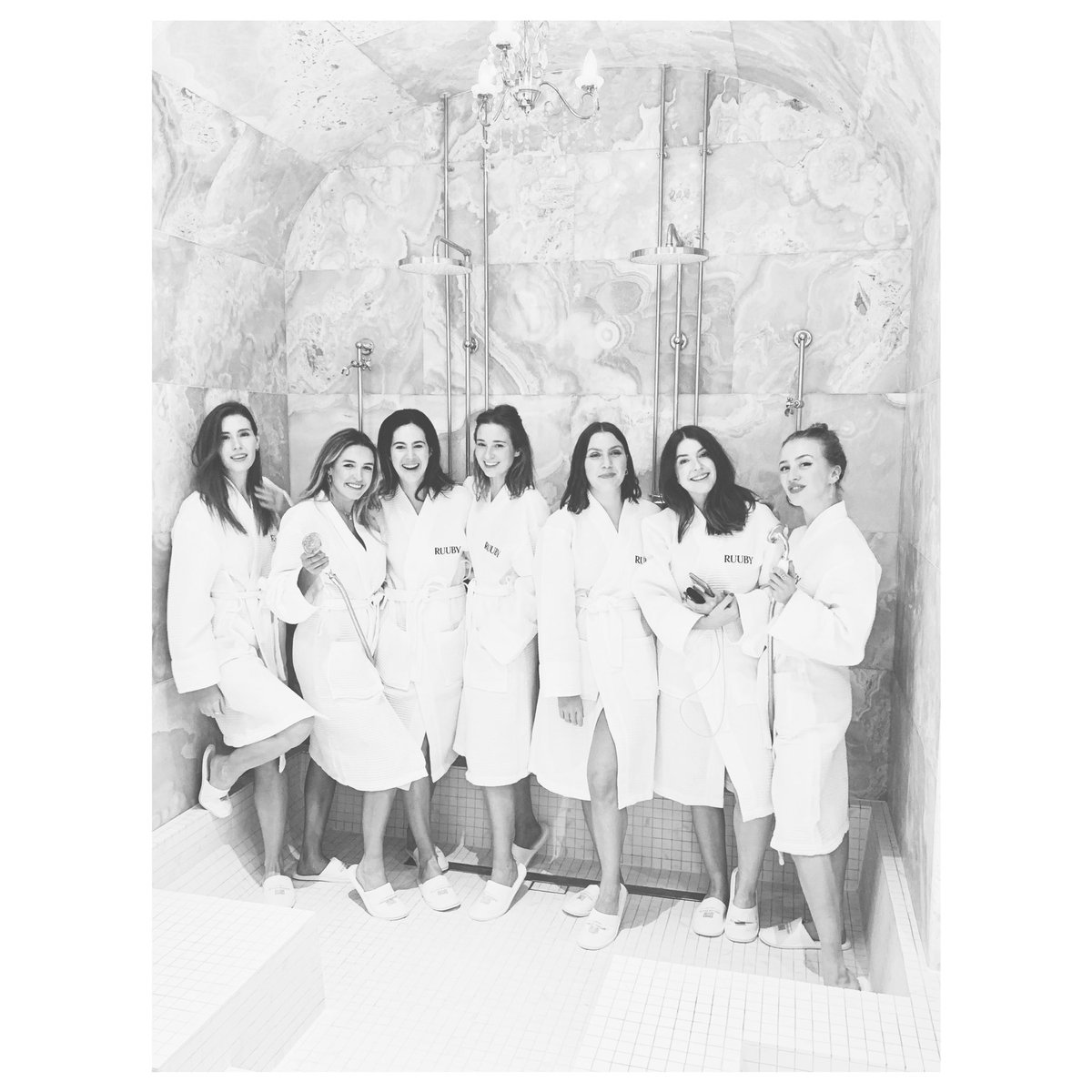 They see us robe’in... #RuubySleepover at <a href="/Hedsor/">Hedsor House & Park</a> with <a href="/ruubyapp/">Ruuby</a> and <a href="/diadebeaute/">Dia de Beauté</a> 💗🧖🏼‍♀️