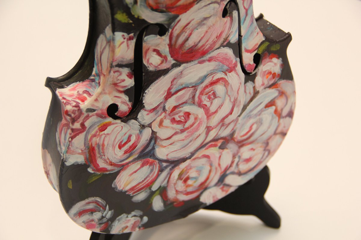 symphonyball's tweet photo. Here is a sneak peak of our Live Auction Painted Violin by Shannon Belkin "Peonies" #liveauction #VSOSymphonyBall2019 #art #shannonbelkin https://t.co/mzebtFGNBD