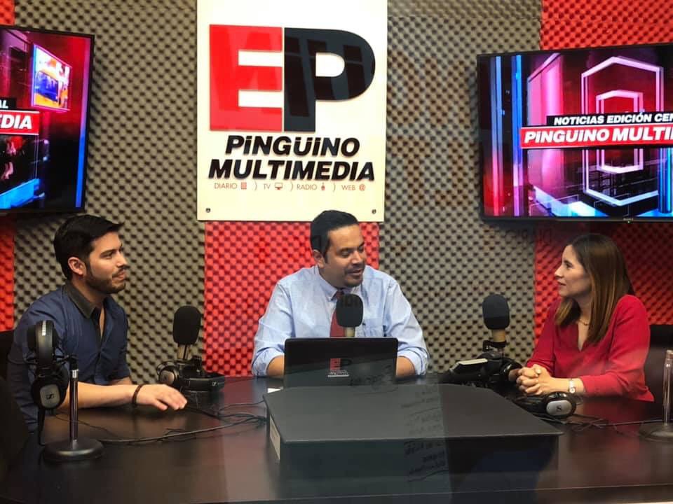 SaludMagallanes's tweet photo. En #NoticiasEdiciónCentral @pinguinodiario @pinguinoradio Lorena Riquelme matrona @SaludMagallanes y Gustavo Leal tecnólogo médico @HCMagallanes informan sobre #TestRápidoVIH e invitan a la comunidad a participar de toma #TestRápidoVIH En @SaludMagallanes @Dr_LCastillo https://t.co/rmduvoQFKn