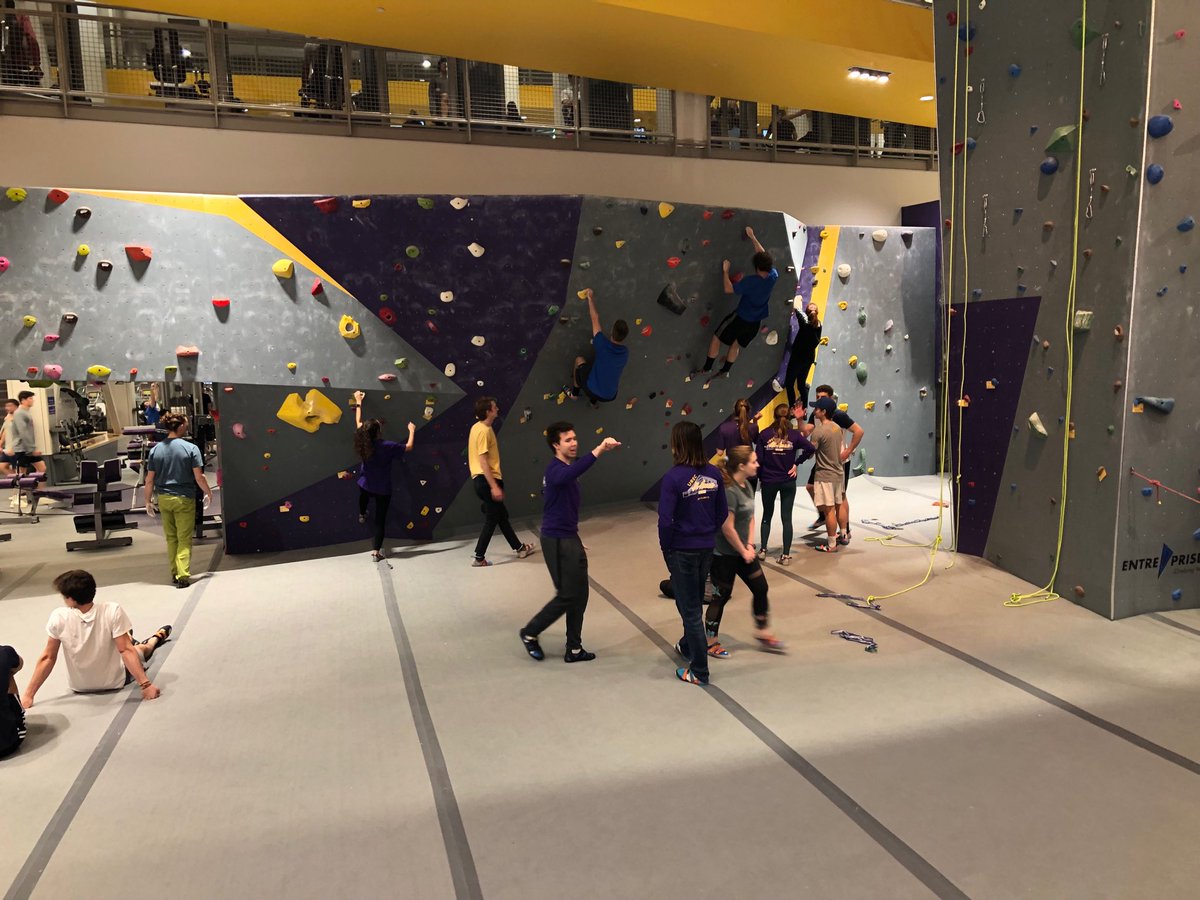 Action tonight from ⁦<a href="/LSUUREC/">LSU University Recreation</a>⁩ all access event. Packed house with tunes, games and classes! ⁦<a href="/LSUstudents/">LSU students</a>⁩ <a href="/lsu/">LSU</a> #neauxlimits